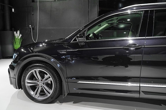 Volkswagen Tiguan 3 of 5