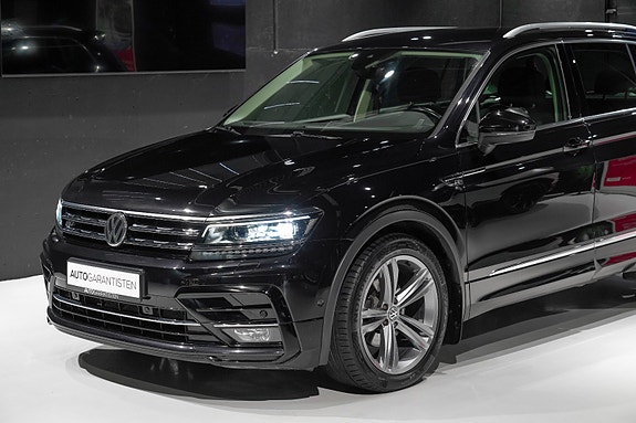 Volkswagen Tiguan 2 of 5