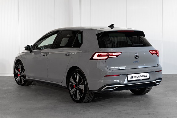 Volkswagen Golf VIII 3 of 5