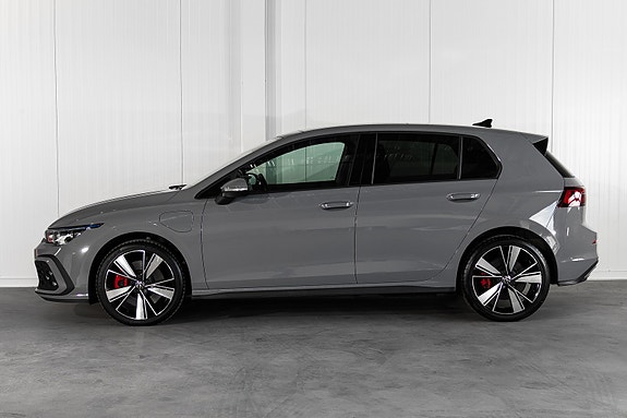 Volkswagen Golf VIII 2 of 5