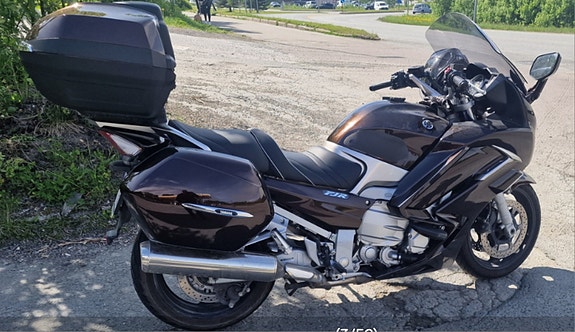 Yamaha FJR 1300 4 of 5