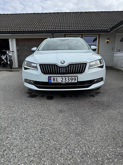 Skoda Superb 3 of 5