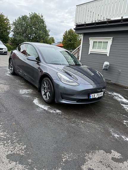 Tesla Model 3 2 of 5