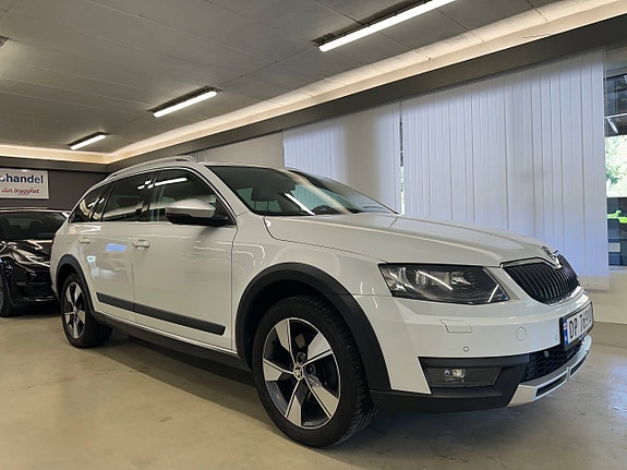 Skoda Octavia Scout 3 of 5