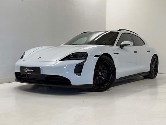 Porsche Taycan Sport Turismo 4 of 5