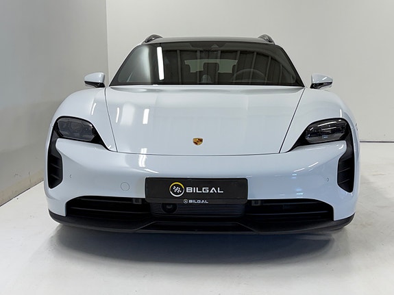Porsche Taycan Sport Turismo 3 of 5