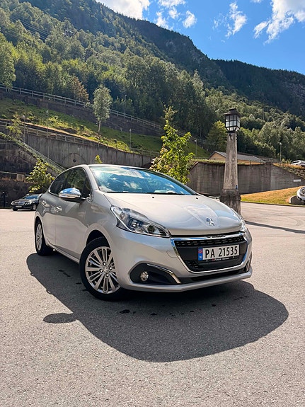 Peugeot 208 4 of 5