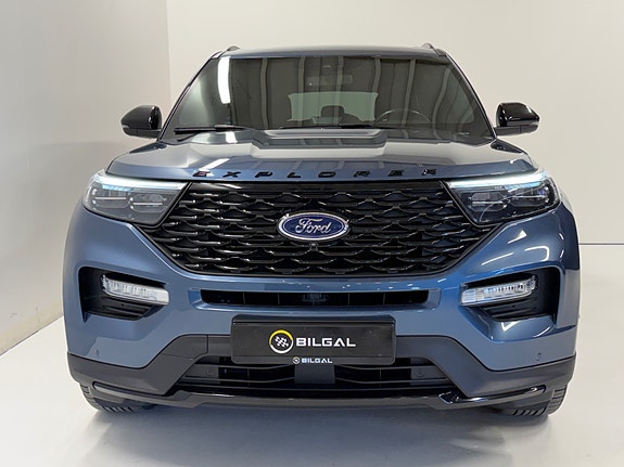 Ford Explorer 2 of 5