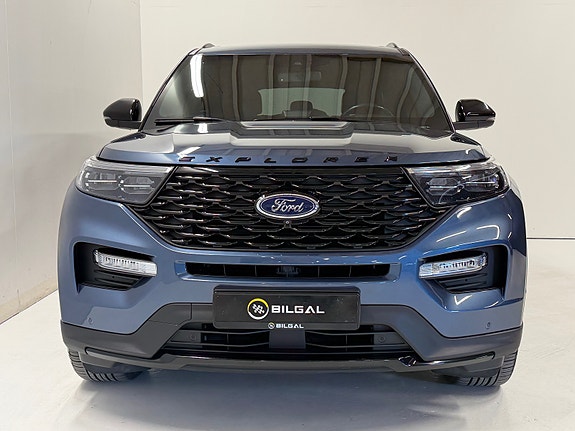 Ford Explorer 3 of 5