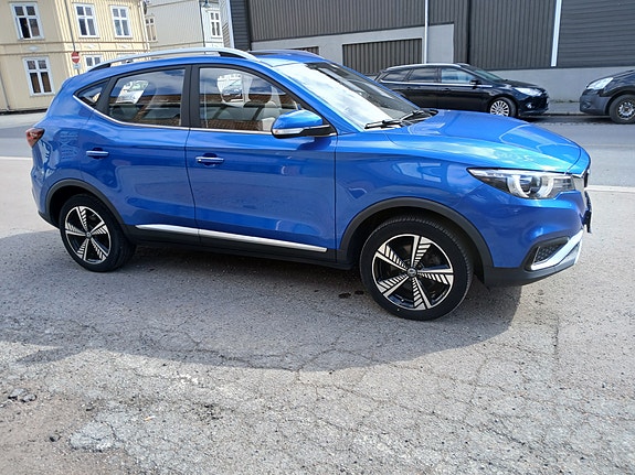 MG ZS EV 3 of 5