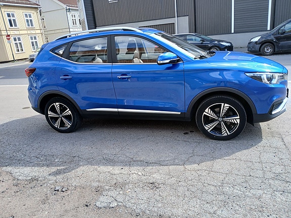MG ZS EV 4 of 5