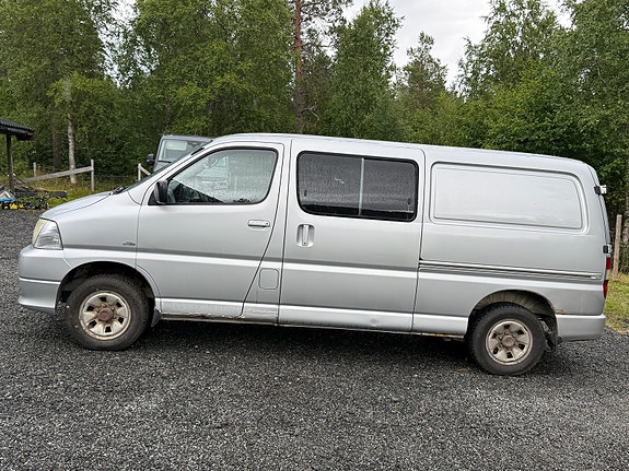 Toyota HiAce 5 of 5
