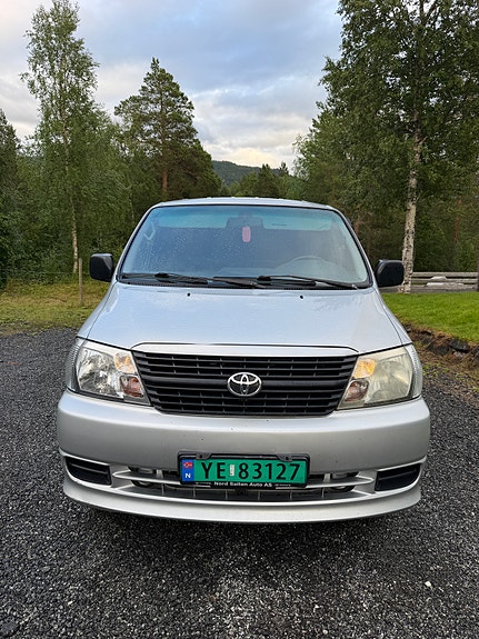 Toyota HiAce 2 of 5