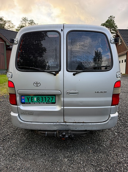 Toyota HiAce 3 of 5