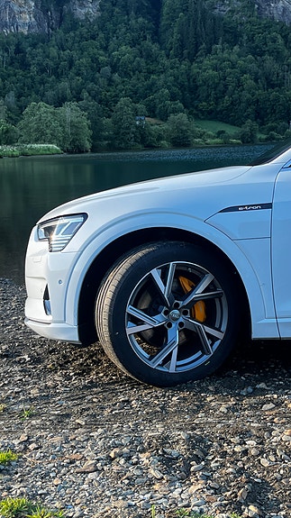 Audi e-tron 12 of 23
