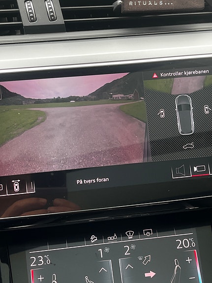 Audi e-tron 18 of 23
