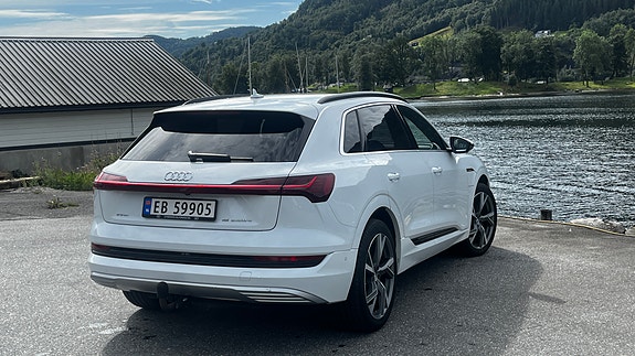 Audi e-tron 5 of 23