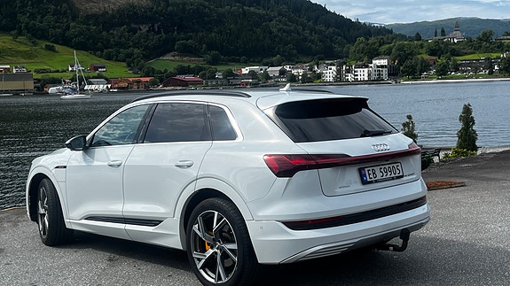 Audi e-tron 4 of 23