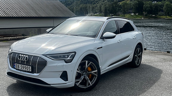 Audi e-tron 3 of 23