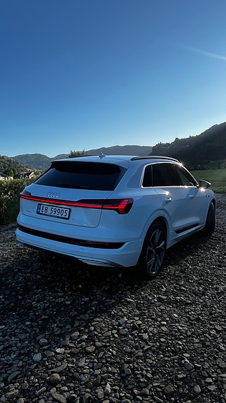 Audi e-tron 11 of 23