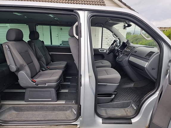 Volkswagen Multivan 18 of 30