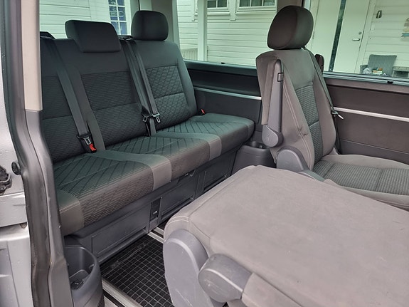 Volkswagen Multivan 21 of 30