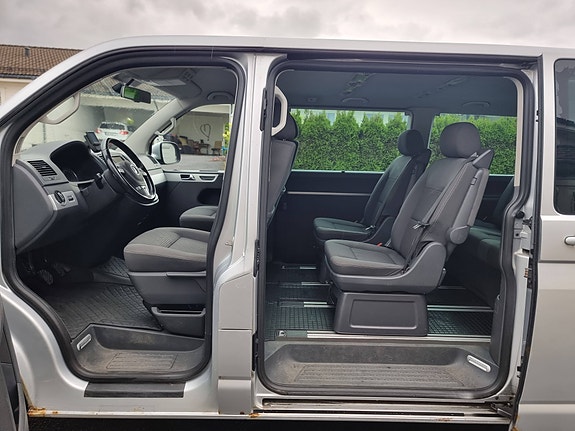 Volkswagen Multivan 13 of 30
