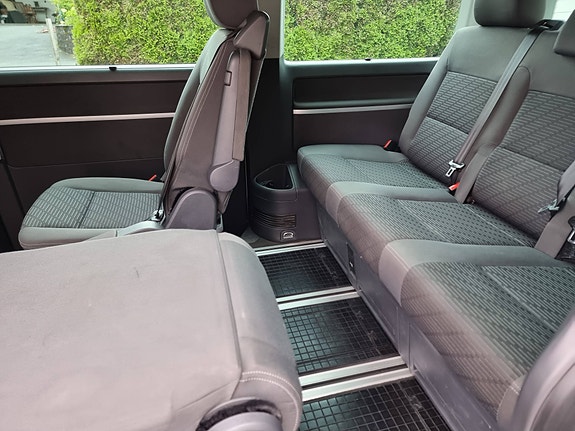 Volkswagen Multivan 17 of 30