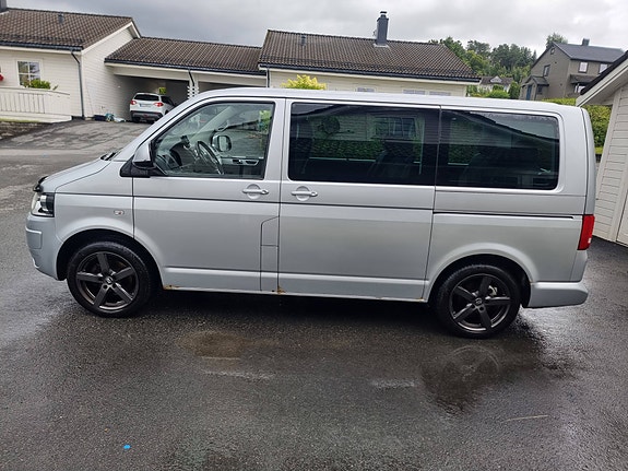 Volkswagen Multivan 9 of 30