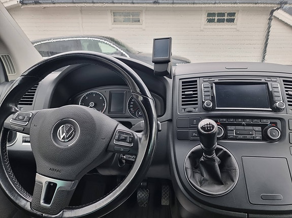 Volkswagen Multivan 25 of 30