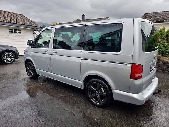 Volkswagen Multivan 8 of 30