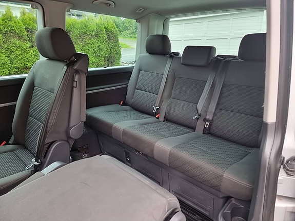 Volkswagen Multivan 16 of 30