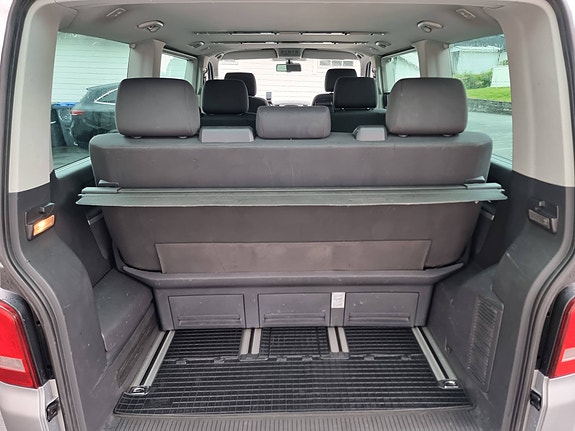Volkswagen Multivan 23 of 30
