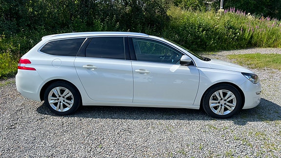 Peugeot 308 SW 4 of 5