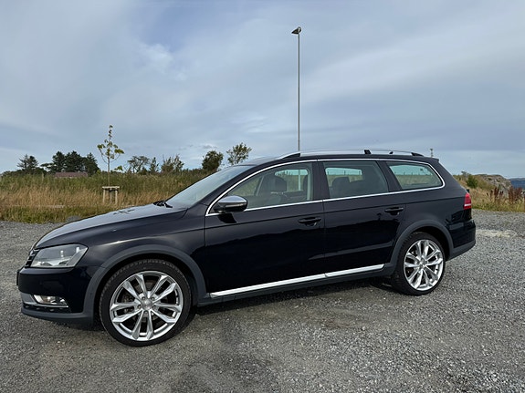 Volkswagen Passat 2 of 5