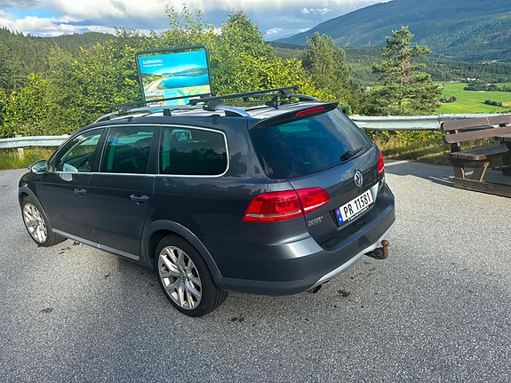 Volkswagen Passat Alltrack 2 of 30