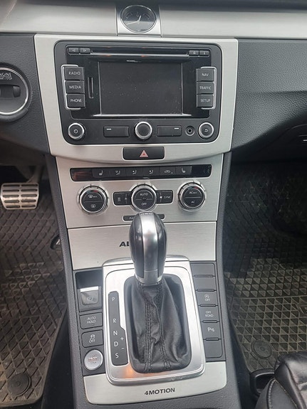 Volkswagen Passat Alltrack 18 of 30