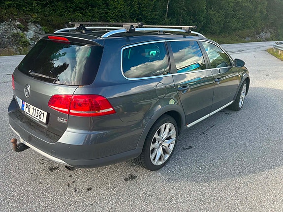 Volkswagen Passat Alltrack 4 of 30