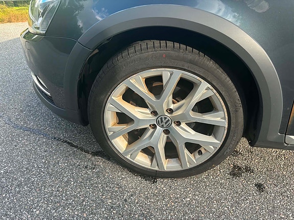 Volkswagen Passat Alltrack 13 of 30