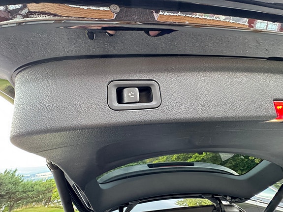 Mercedes-Benz GLE350 de 28 of 30