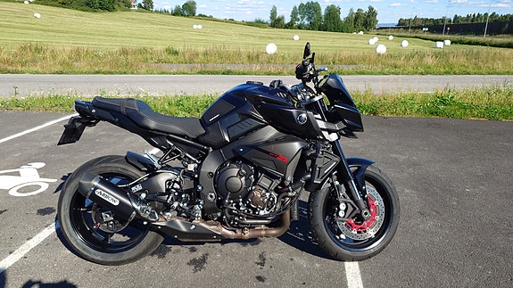Yamaha MT-10 3 of 13