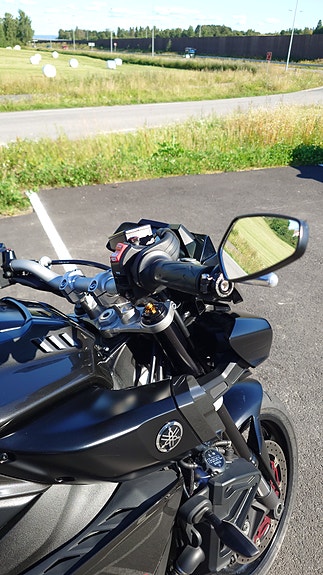 Yamaha MT-10 12 of 13
