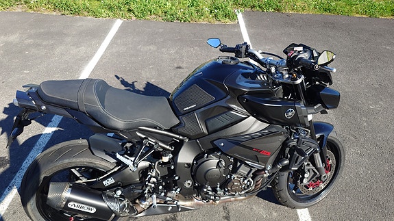 Yamaha MT-10 2 of 13