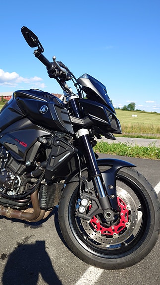Yamaha MT-10 4 of 13
