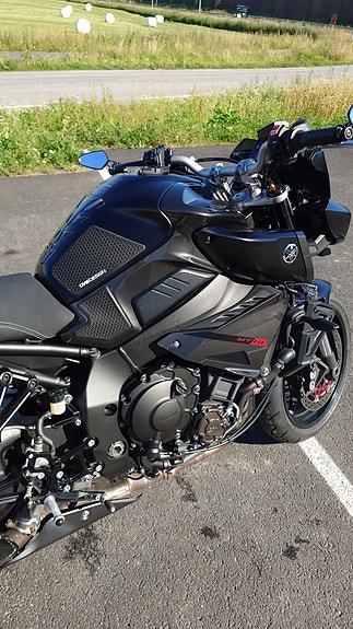 Yamaha MT-10 9 of 13