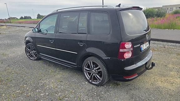 Volkswagen Touran 5 of 5