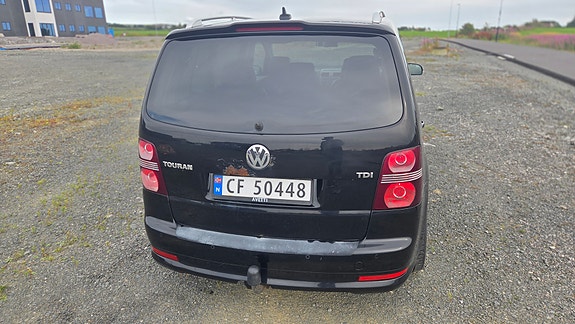 Volkswagen Touran 3 of 5