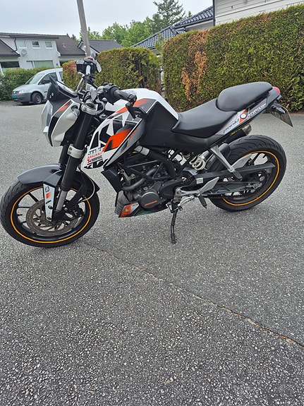 KTM 125 Duke 2 of 12