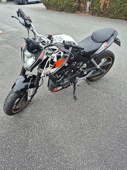 KTM 125 Duke 8 of 12