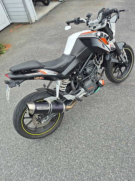 KTM 125 Duke 6 of 12